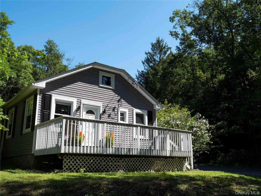 Fully Renovated 3 Bedroom Rental Home on 6 Acres of Peaceful Land Welcome to your dream retreat !