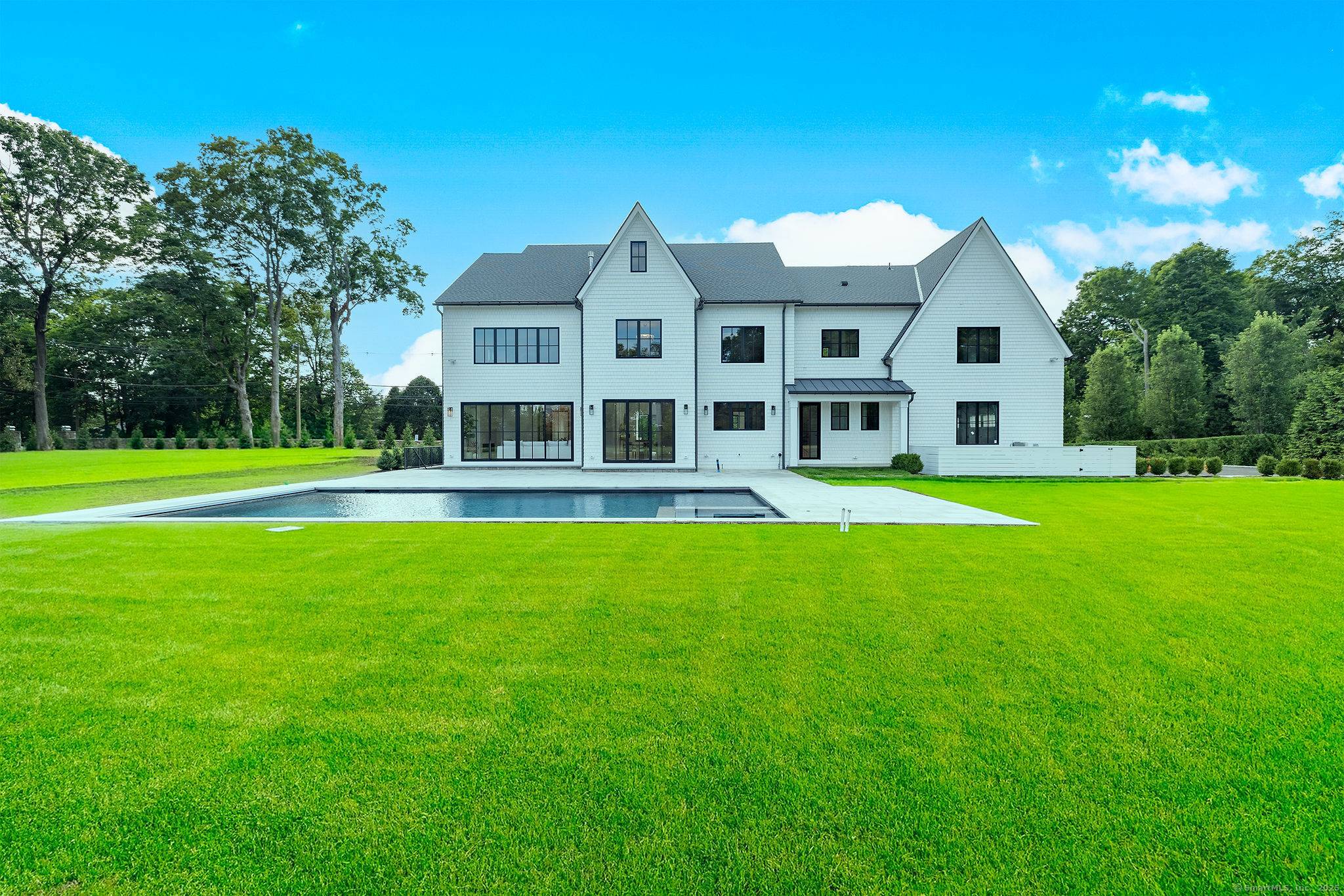 Convenience sophisticated style is what you get with this ultra chic 6 bedroom, 8.