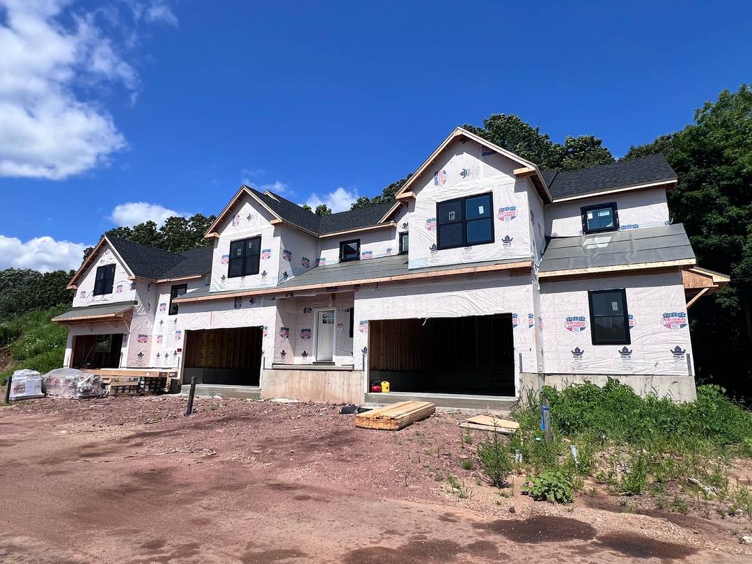 Welcome to 24 Village Circle !