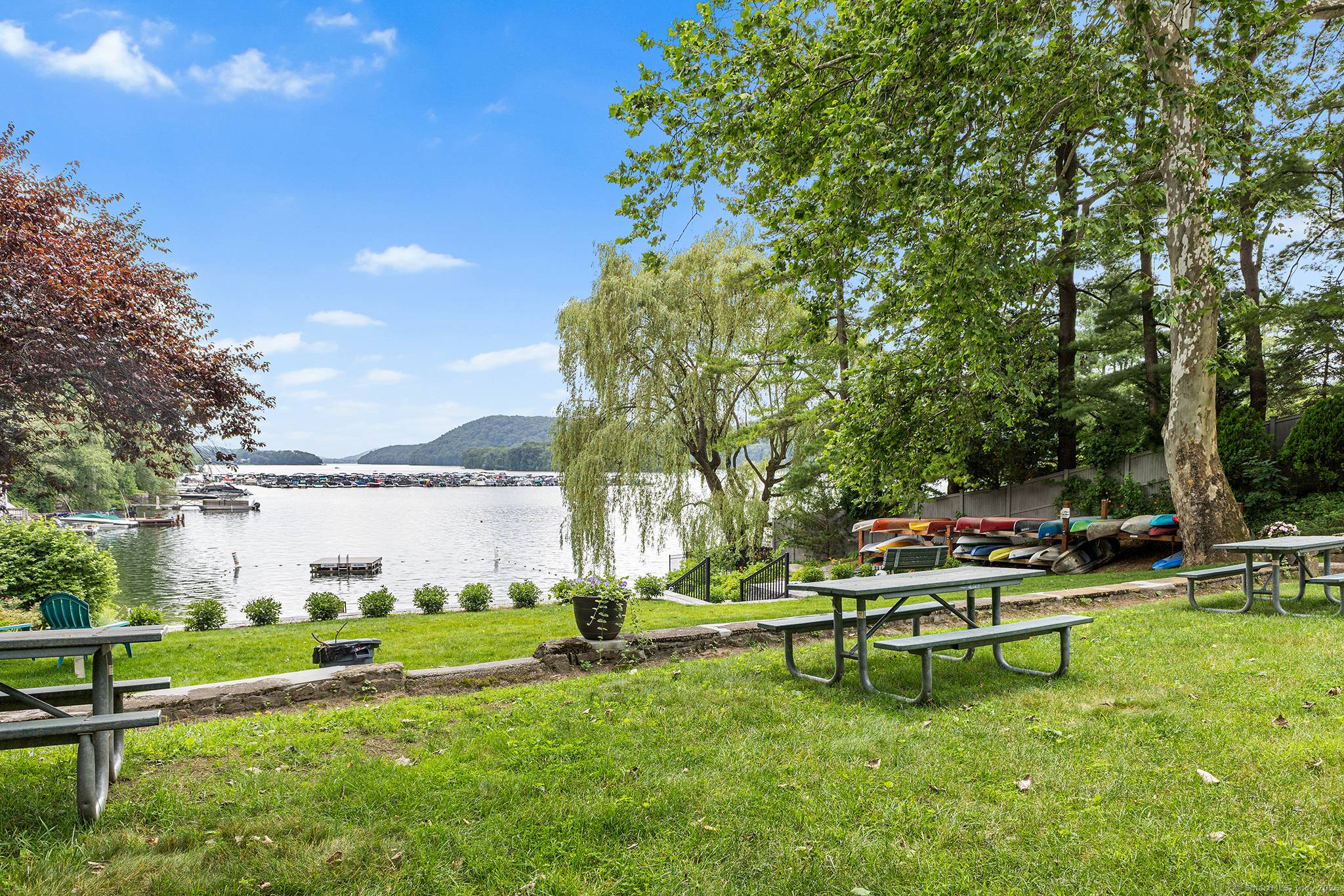 Time to enjoy summer on the lake !