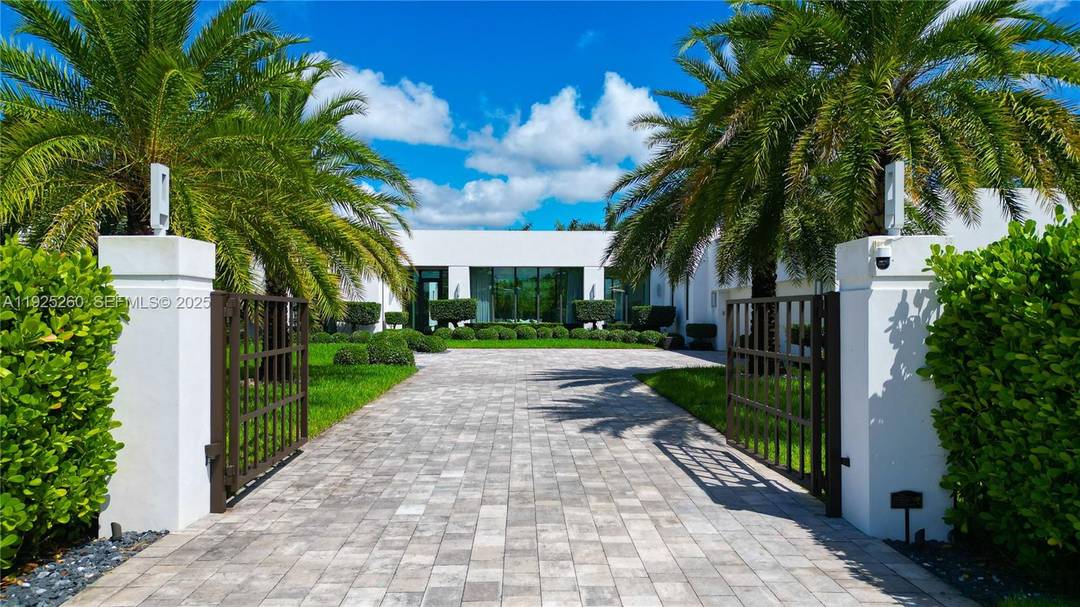 Luxury modern living awaits in this stunning 5 bedroom, 6 bathroom contemporary estate located in The Reserve an exclusive, gated enclave consisting of only 8 custom homes in the prestigious ...
