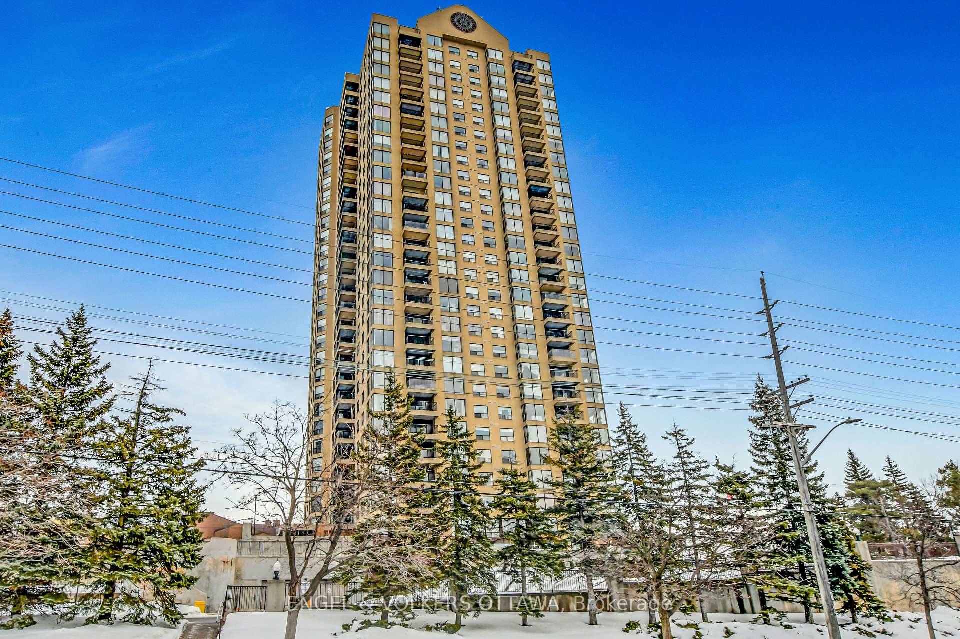 Experience elevated living at Le Parc in Vanier, in this spacious 2 bedroom, 2 bathroom corner suite, perched high within the tower.
