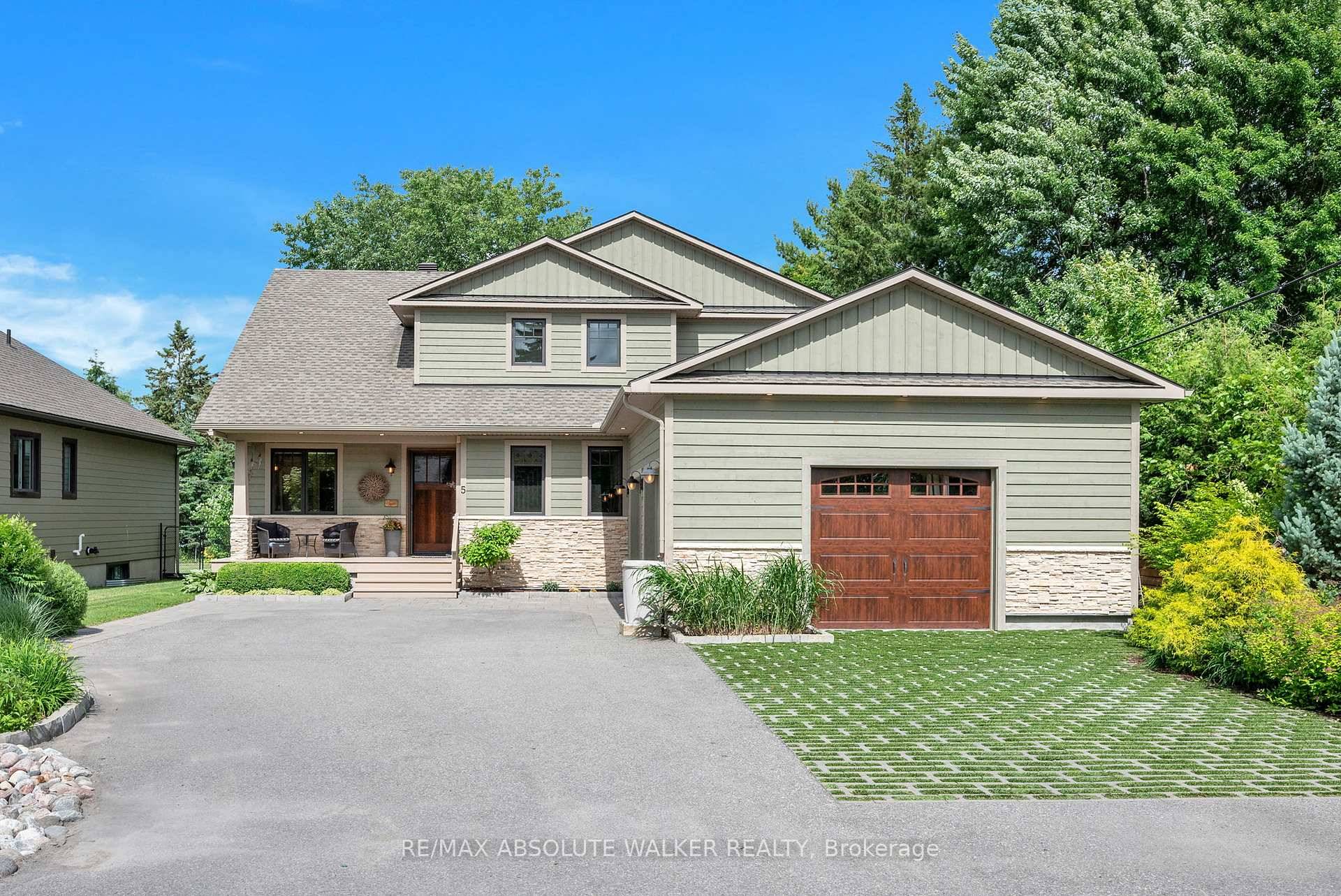 Discover refined living in Kemp Park, a hidden gem just north of Findlay Creek, rapidly transforming into one of Ottawas premier neighbourhoods.