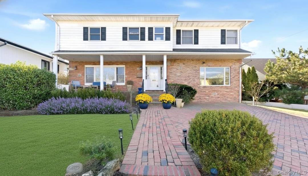 Enjoy living at the beach in the Summer of 2026 !