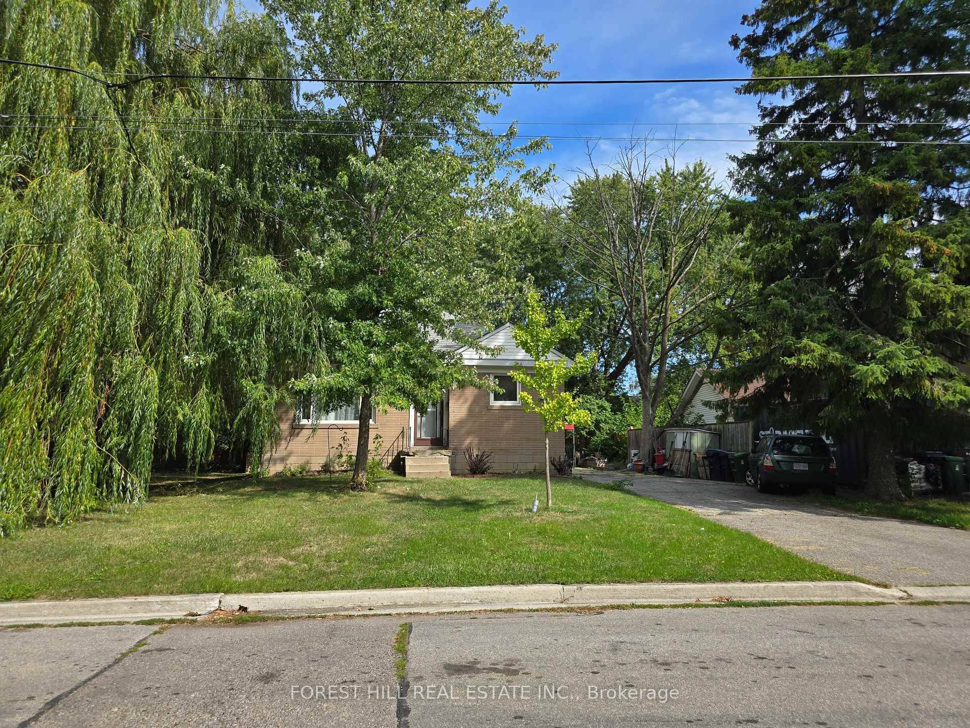 Fantastic opportunity at 3 Lister Dr.