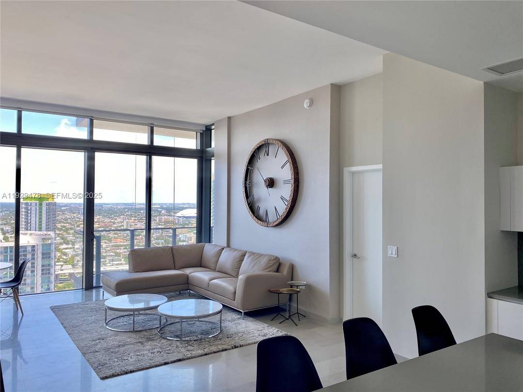 LIVE IN THE CENTER OF IT ALL !