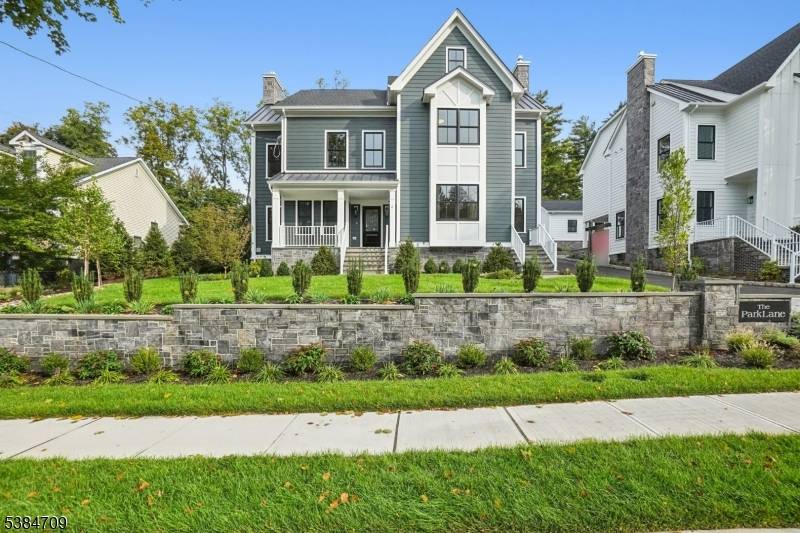 Beautifully designed townhouses in the heart of town, within walking distance to all Summit has to offer.