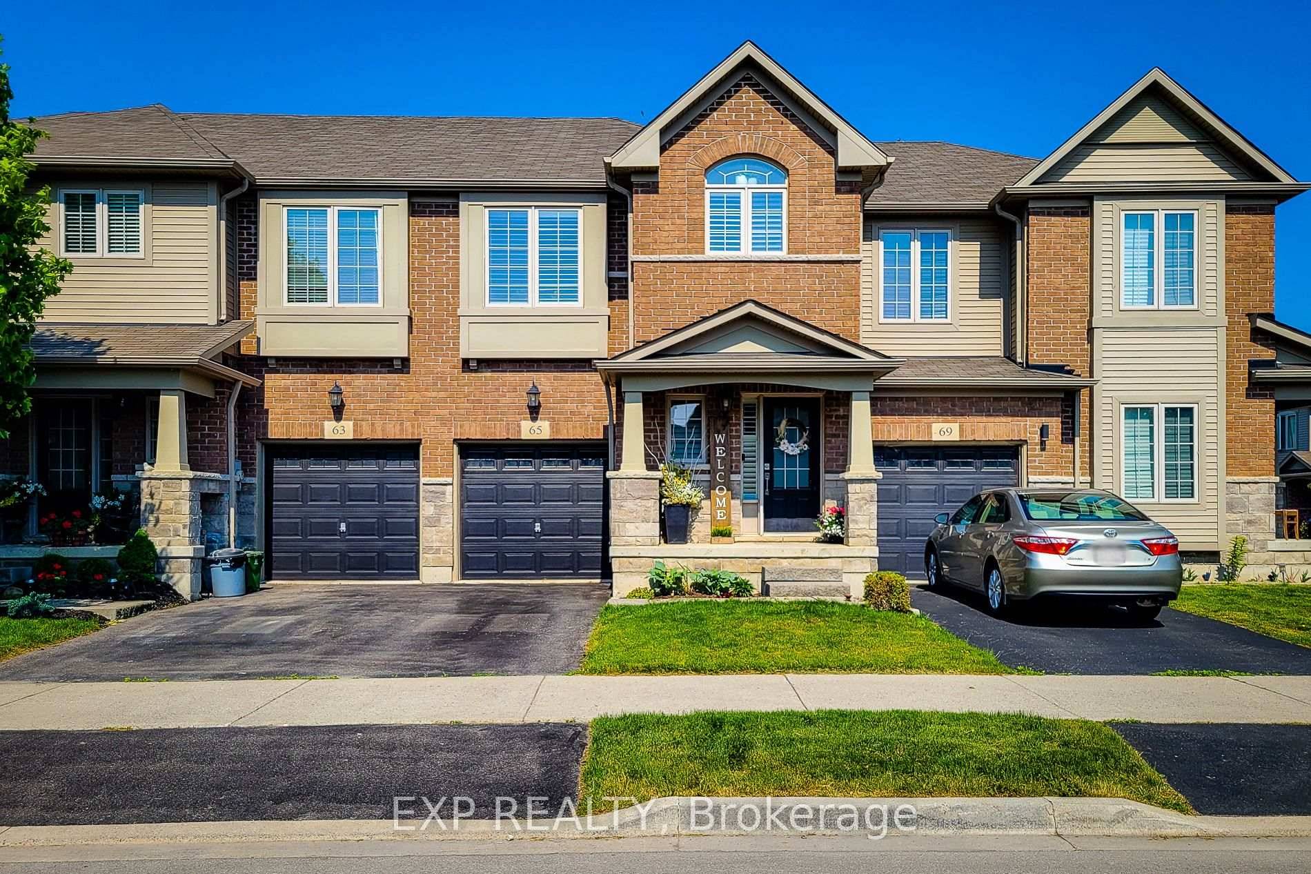 Welcome to 65 Royal Winter Drive Where Style Meets Comfort !