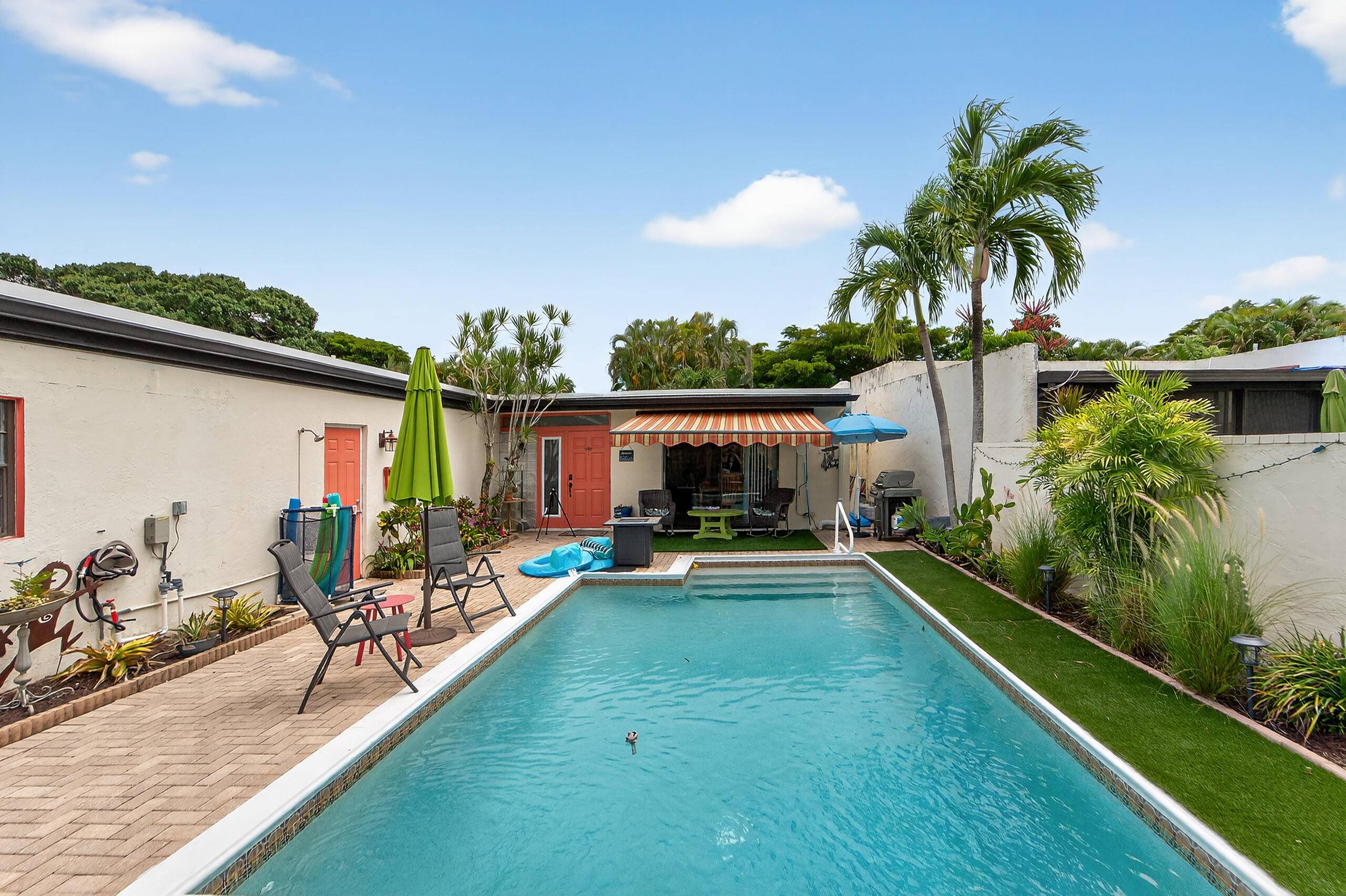 Rare 3 2 POOL villa, located in 55 gated community Indian Spring.