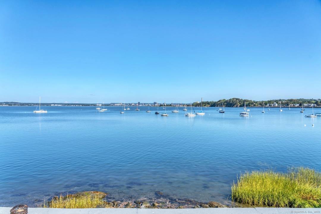 Welcome to 86 88 Cove Street, a rare direct waterfront four unit building in New Haven's Cove neighborhood.