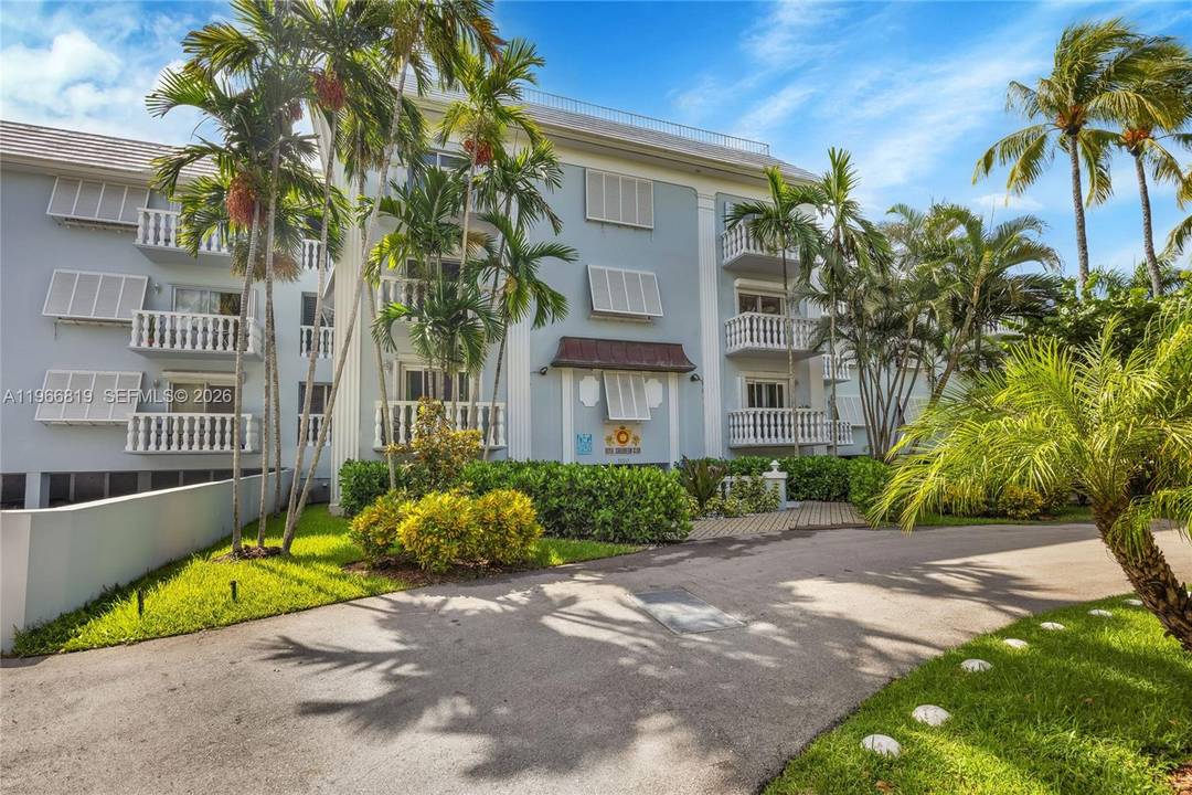 Lovely 2 bedroom, 2 bathroom condo now available in the Royal Caribbean Club.