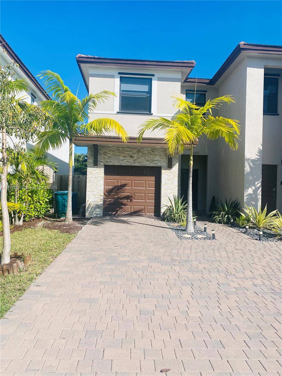 Welcome to this stunning 3 bedroom, 2.