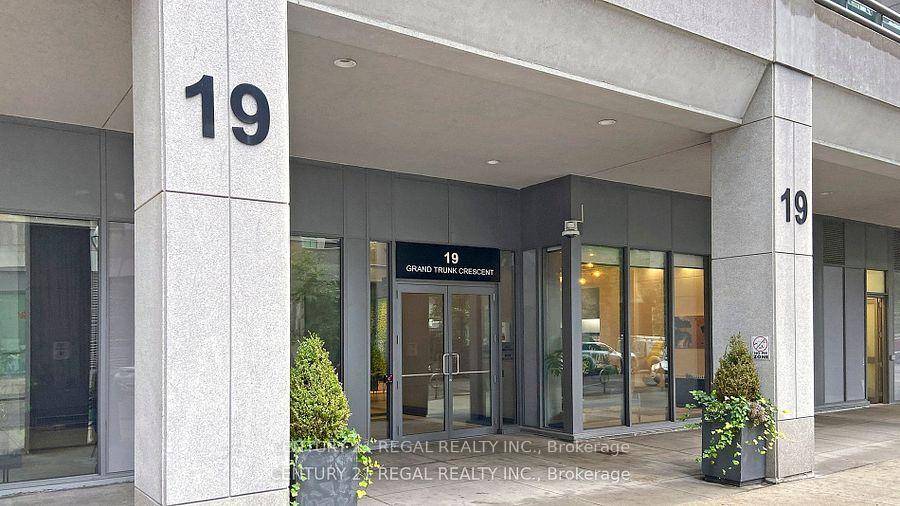 Extra large and updated unit with Beautiful Lake view.