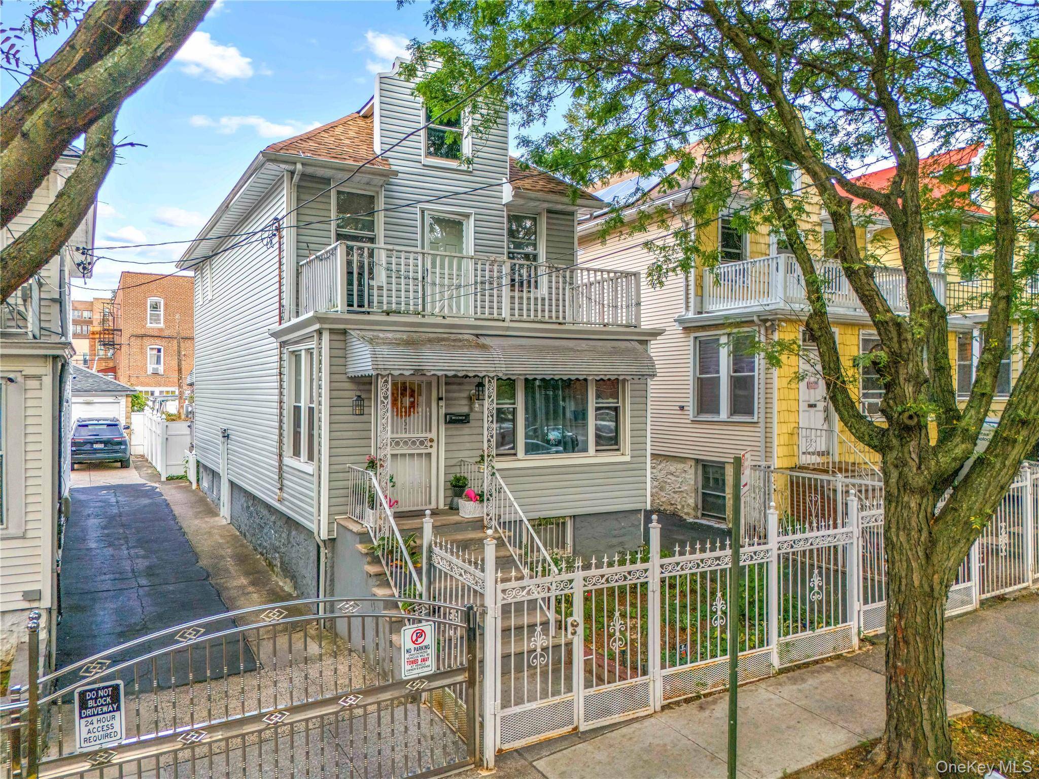 Fully Detached Low Taxes Huge Lot !