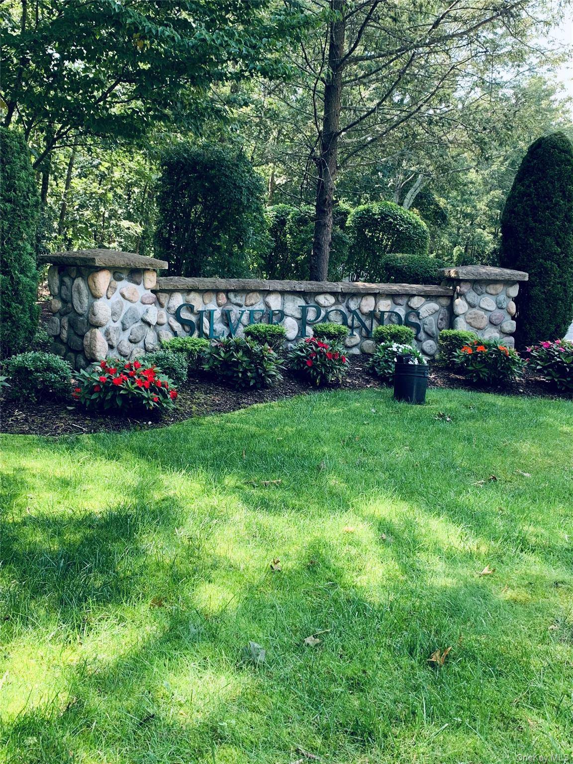 Presenting this Ashton model in the desirable community of Silver Ponds.