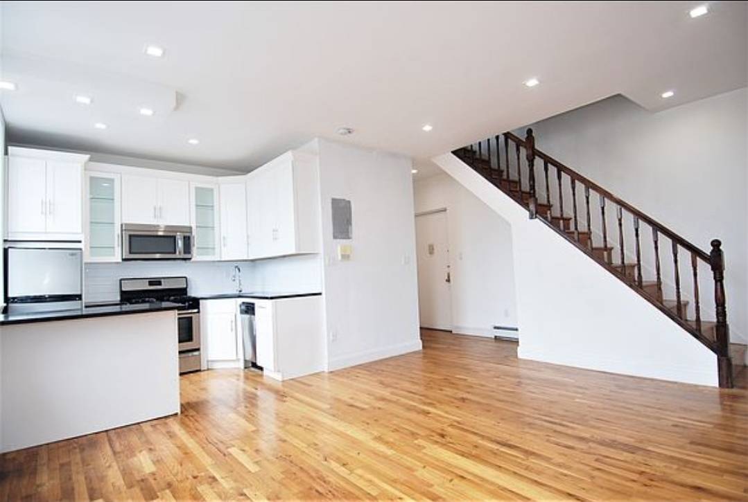 AVAILABLE 7 1 Spacious Central Harlem 2BR DUPLEX Featuring Dual Entry, Hardwood Floors, SS Appliances, and Dishwasher !