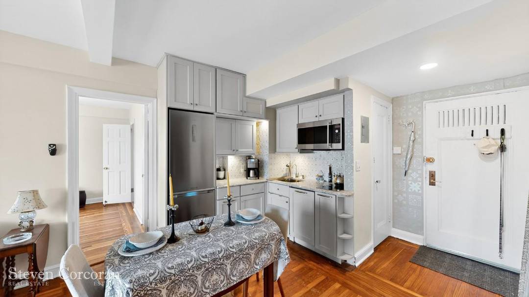 BEAUTIFUL ONE BEDROOM ! !