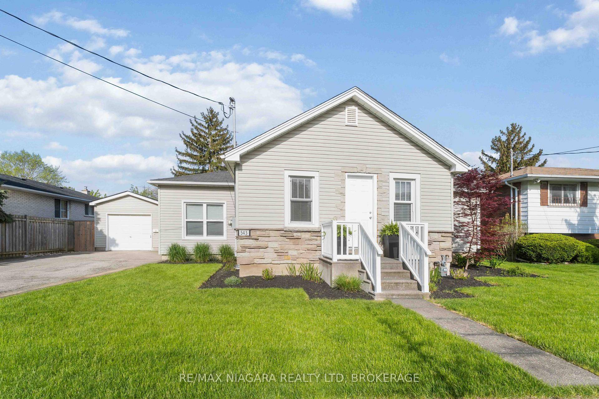Beautifully updated raised bungalow in desirable North End St.