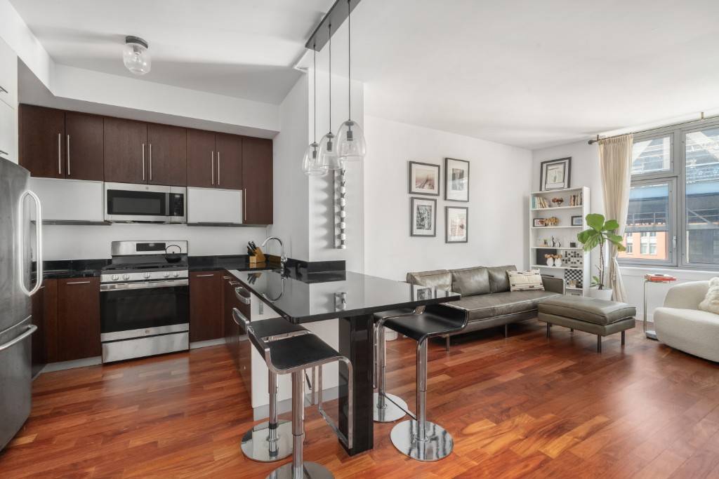 Unit 7K Modern One Bedroom in DUMBOSpacious and stylish, this one bedroom unit at J Condo sits in one of DUMBOs premier luxury buildings.