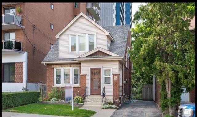 Welcome home to this stylish and comfortable one bedroom unit, perfectly designed for convenient urban living.