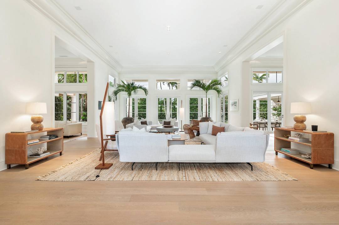 Located near the highly desirable North End of Palm Beach, this stunning property sits on a generous half acre lot and offers double height volume with soaring 14' ceilings.