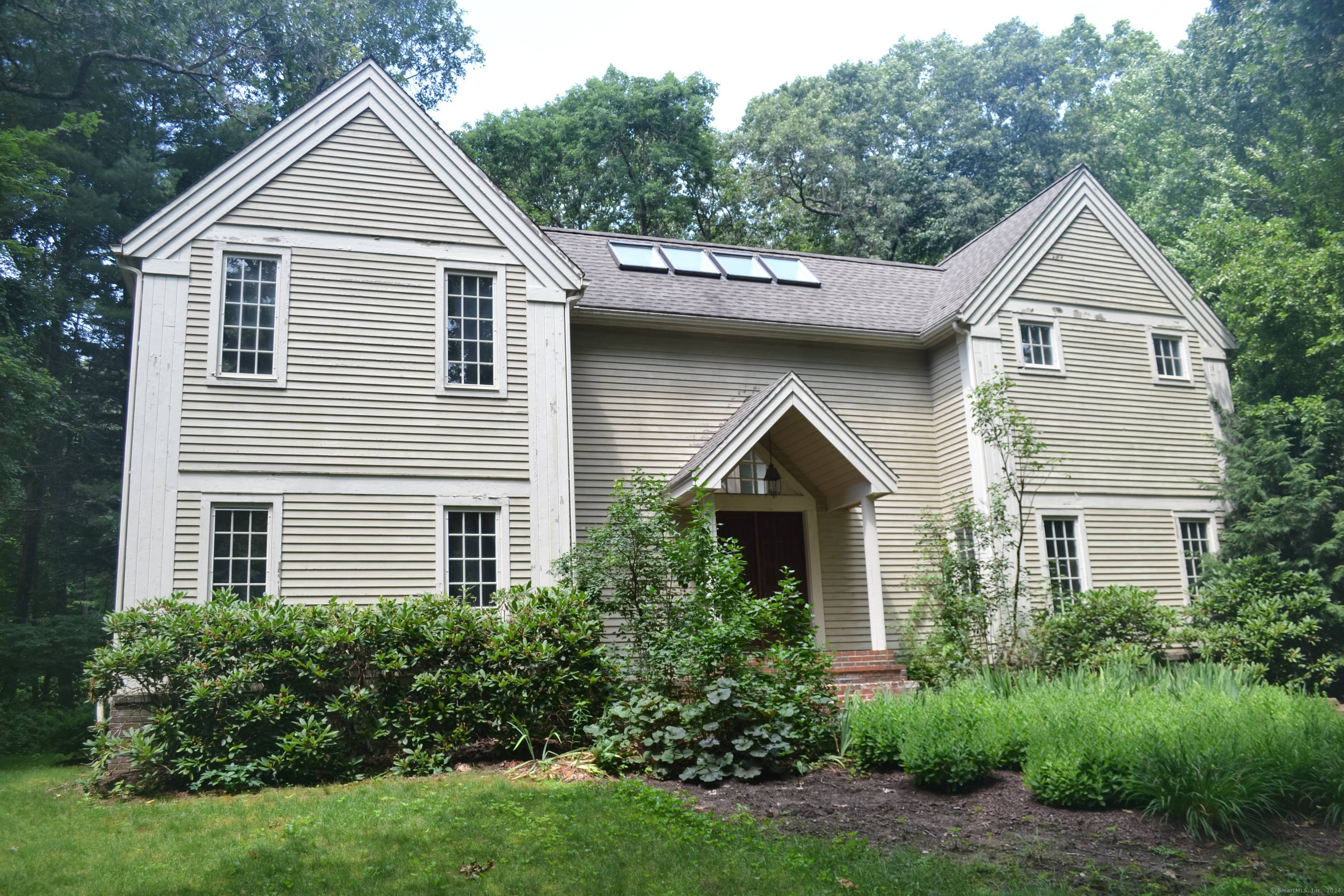 Welcome to this lovely contemporary in Devonwood with a private backyard and on a quiet cul de sac street of only three homes !