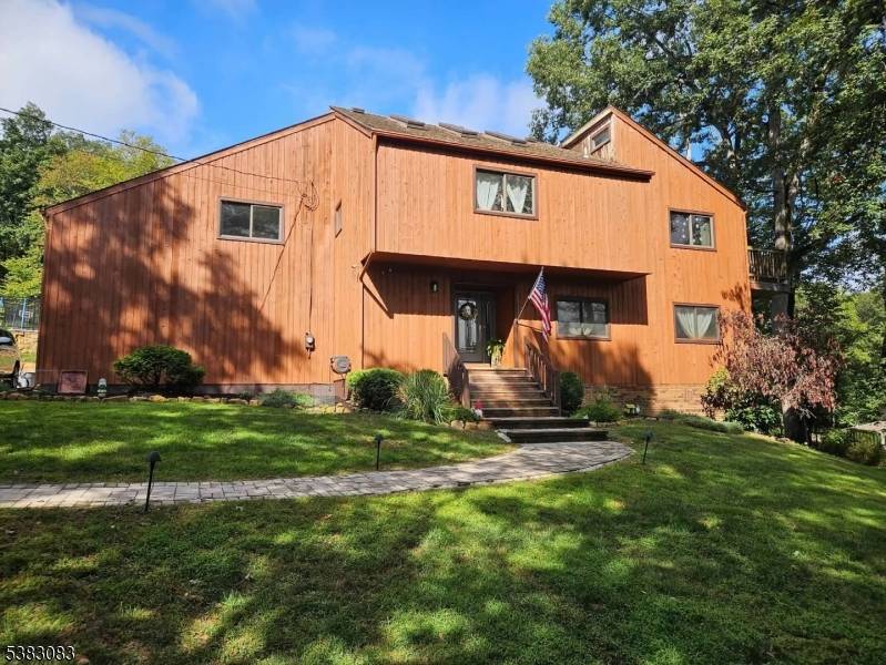 Situated on over 2 acres in the quaint town of Washington, Morris County, this beautiful contemporary home boasts an open, flowing floor plan with plentiful living entertaining space in a ...