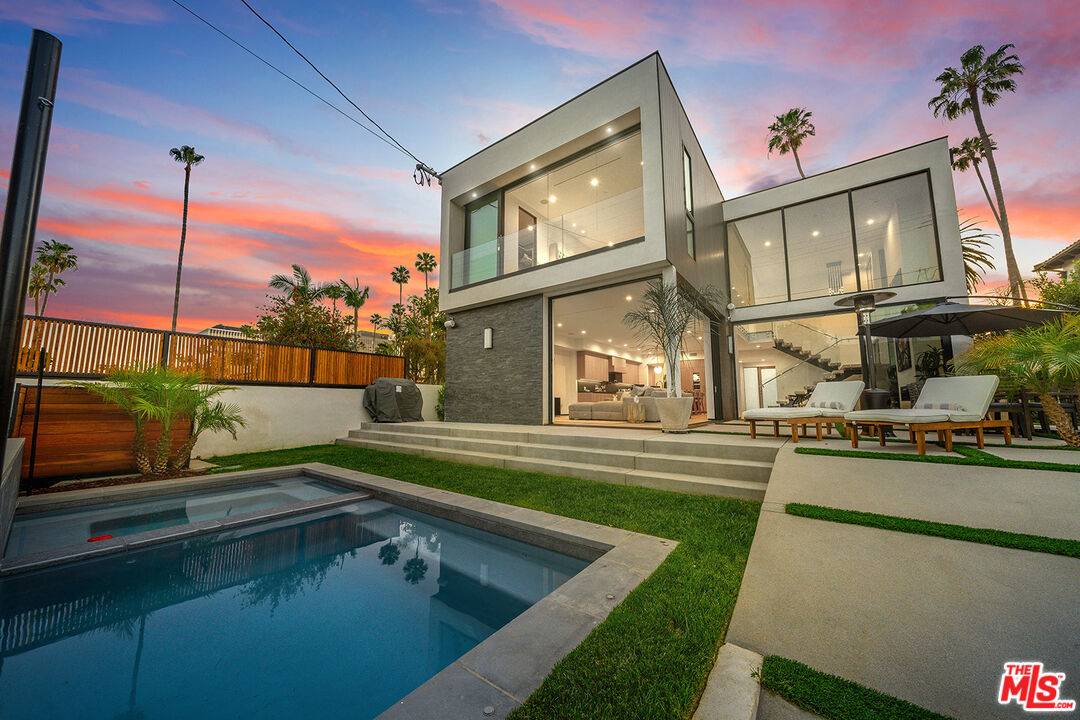 200  N DOHENY DR 5BR Beverly Grove La