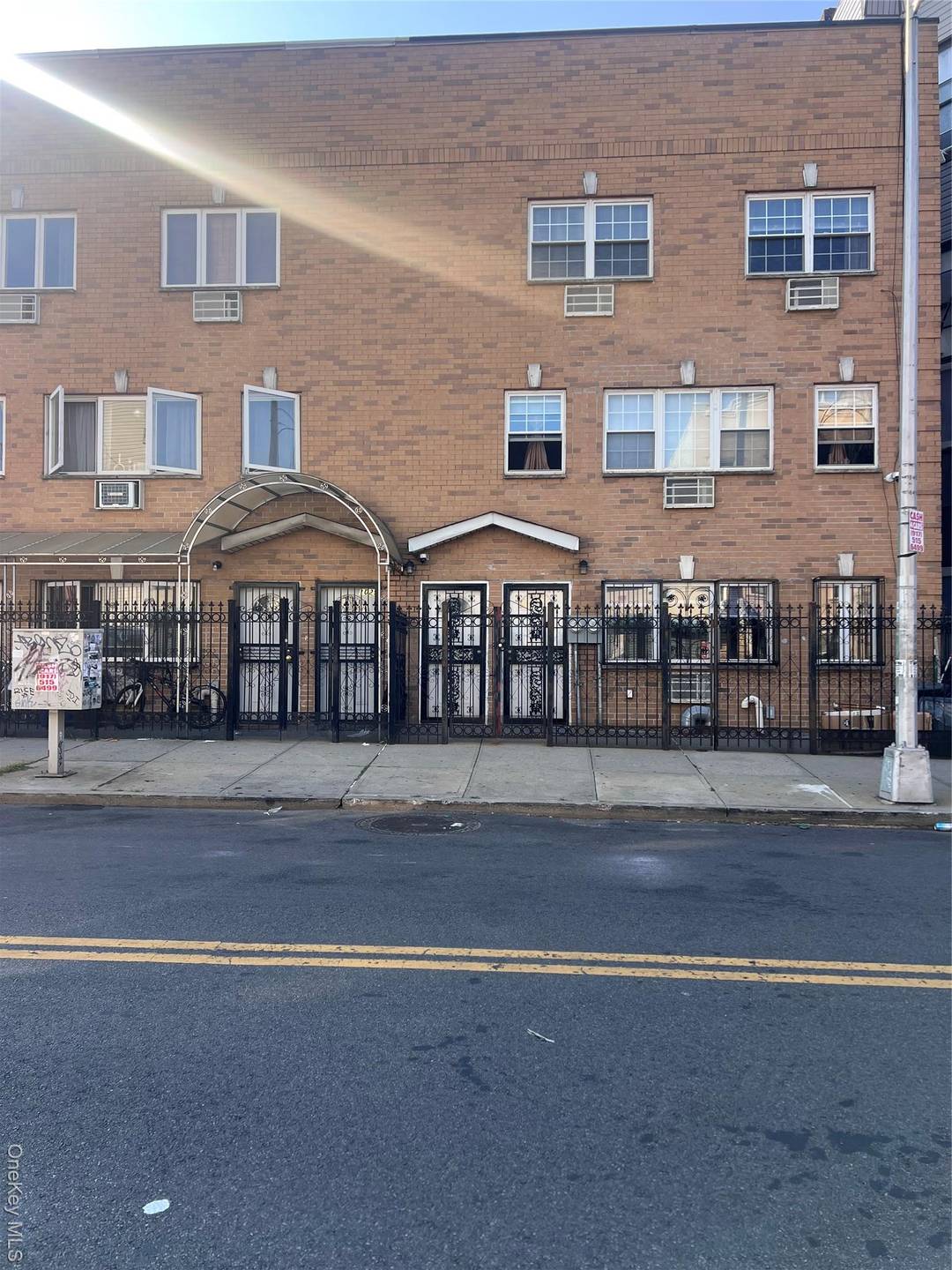 This beautiful three bedroom duplex apartment was just recently renovated.