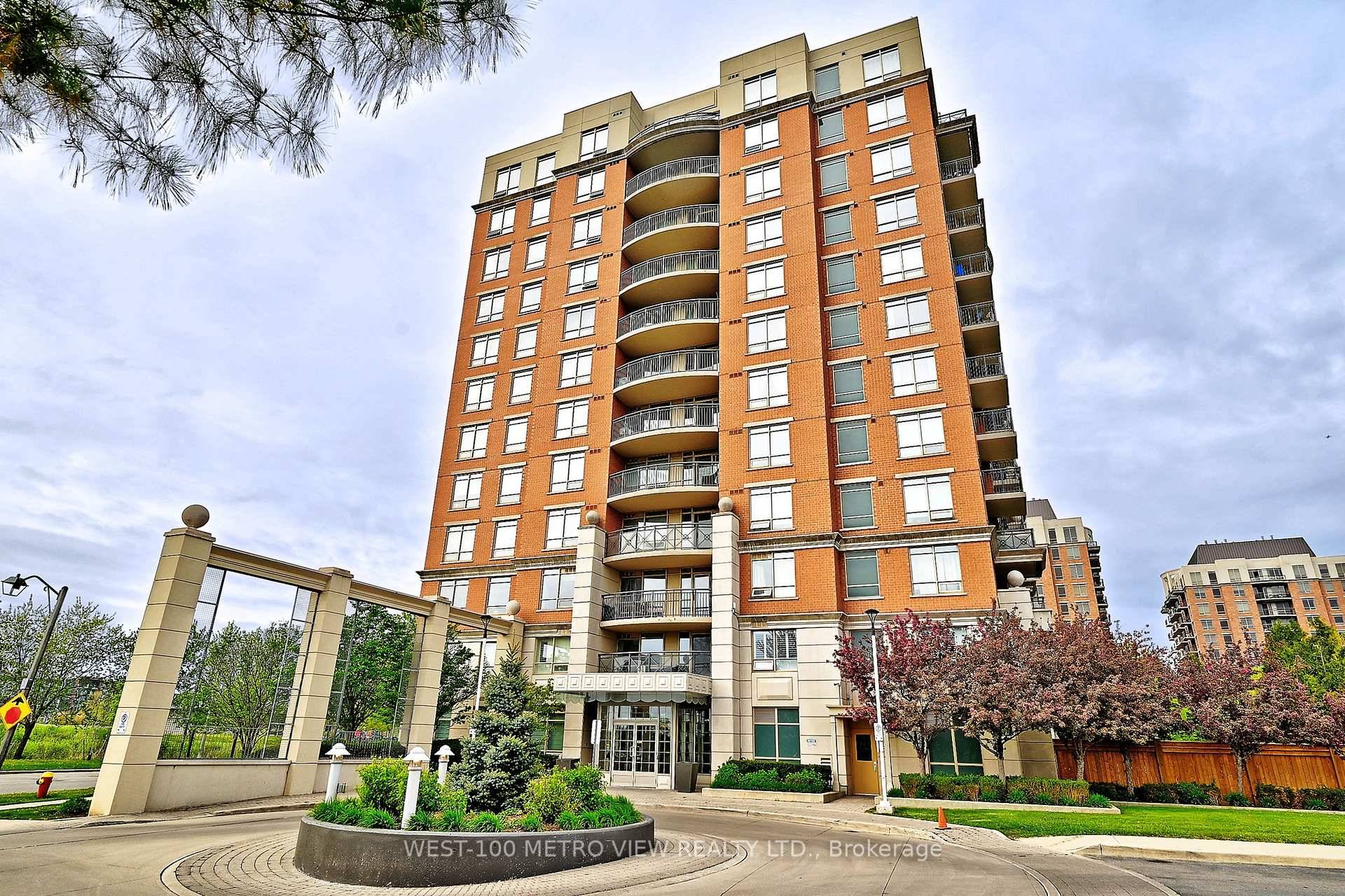 Bright 1 bedroom plus den Unit With 9Ft Ceilings located in sought after community of river oaks, Granite Counter Tops, Ss Appliances, jacuzzi tub, newer floors And newer Stove microwave ...