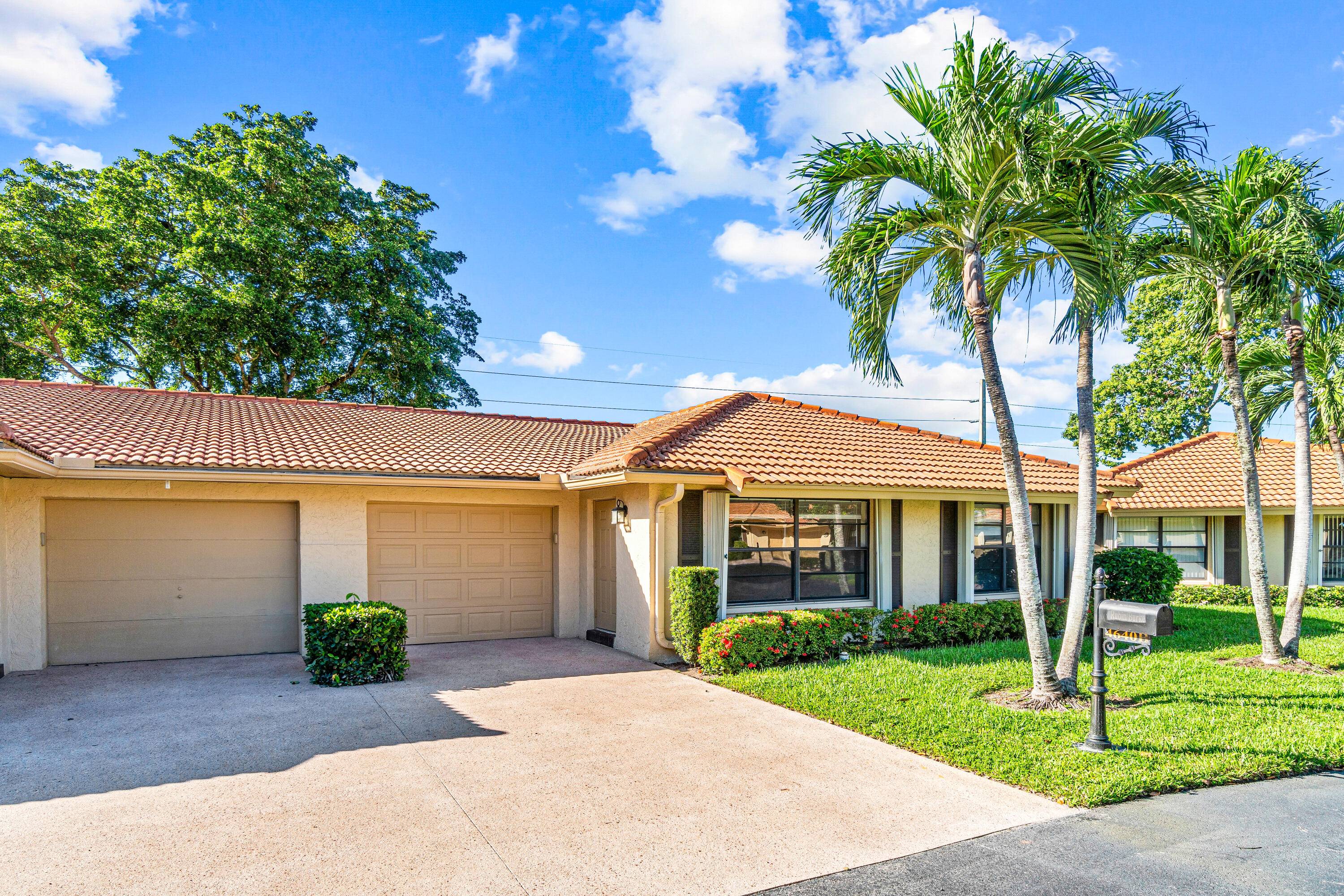 A charming villa in a fantastic active adult community !