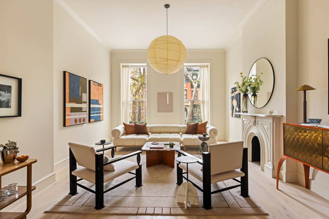 A 4, 226 SF Brownstone Triplex Reimagined by ECKSTRØM The Townhouse Residence CC 1, 687 Taxes 1, 539 Set on one of the most beautiful tree lined blocks in the ...