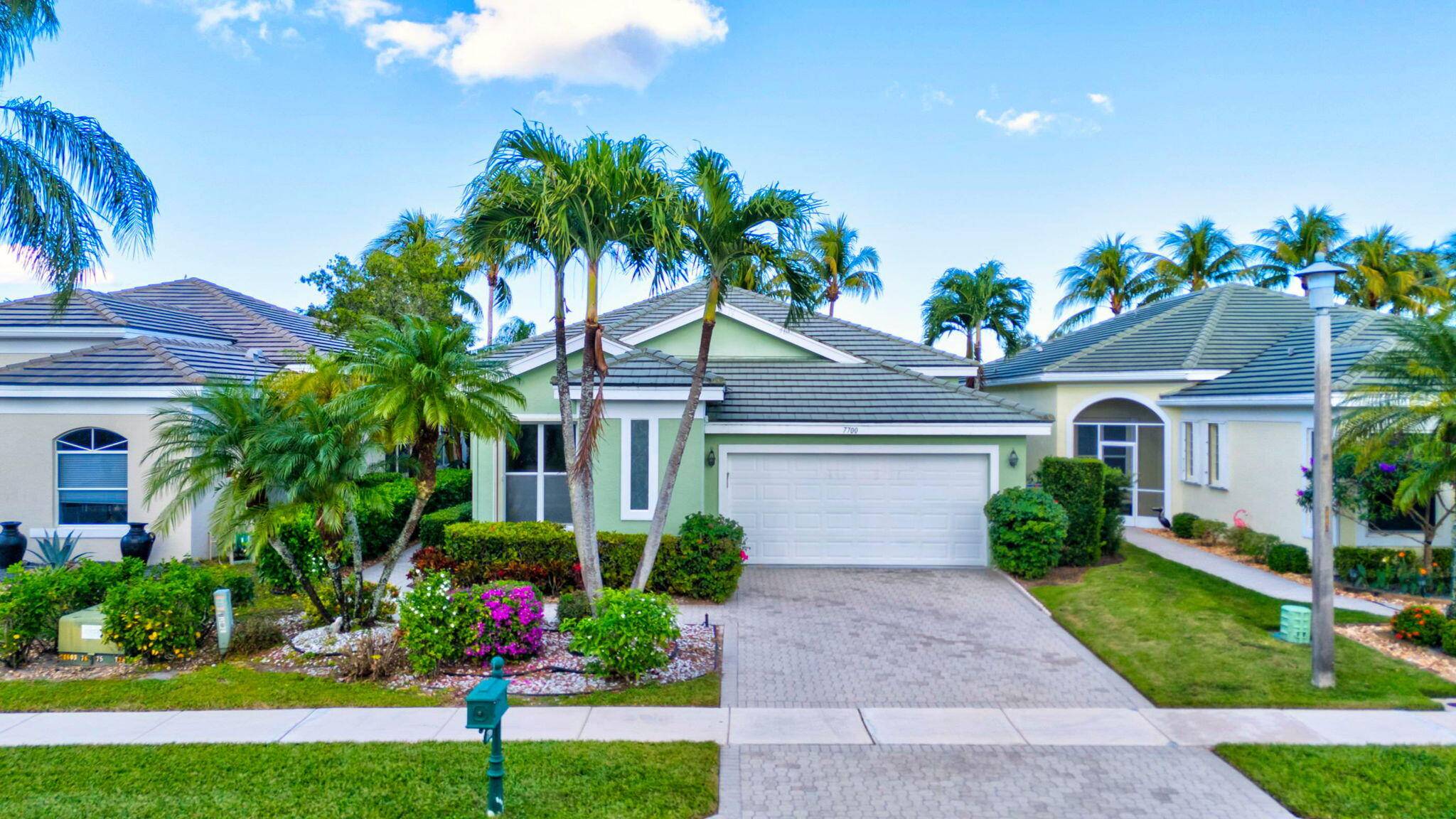 Welcome to lakefront living in Aberdeen Country Club.