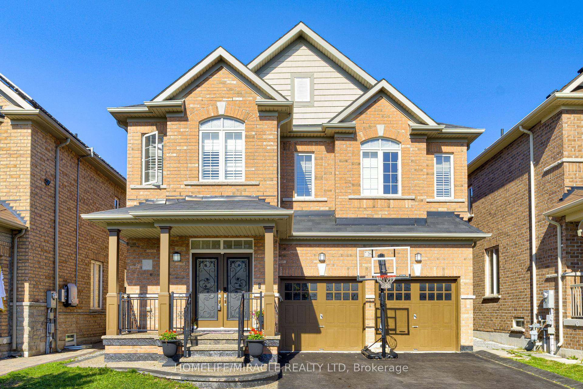 Welcome to 26 Fitzgibson Street in the prestigious Credit Valley community.