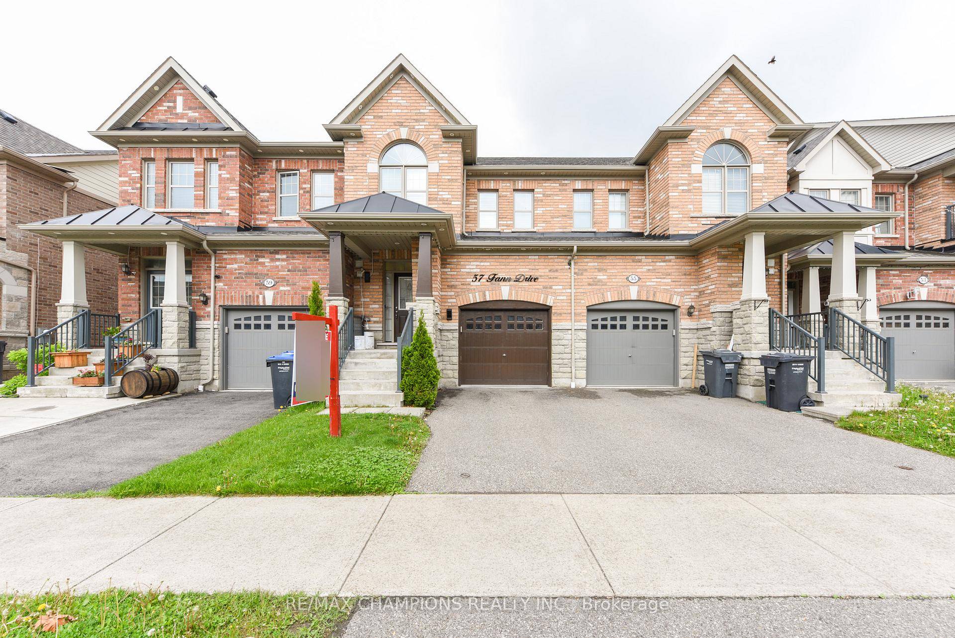 Must See Showstopper ! Welcome to this stunning and exceptionally well laid out 3 bedroom, 4 bathroom home featuring 9 ft ceilings on the main level and hardwood flooring throughout ...