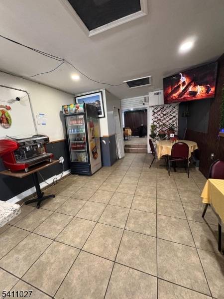 Great opportunity to own a well established seafood restaurant in a prime Newark location.
