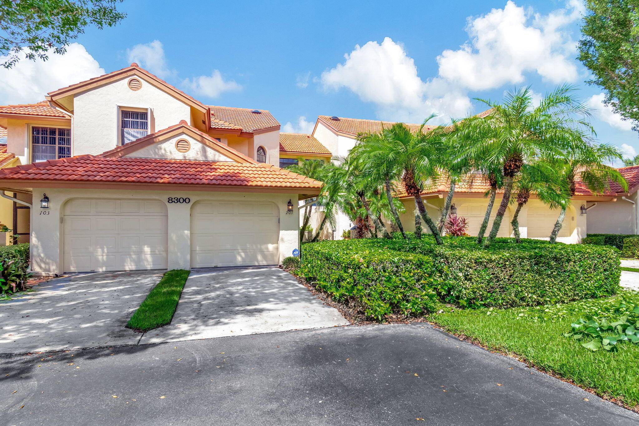 Don't miss the fabulous lake views in this Meticulously maintained 3 bedroom 2bath condo in the Harbours at Aberdeen East.