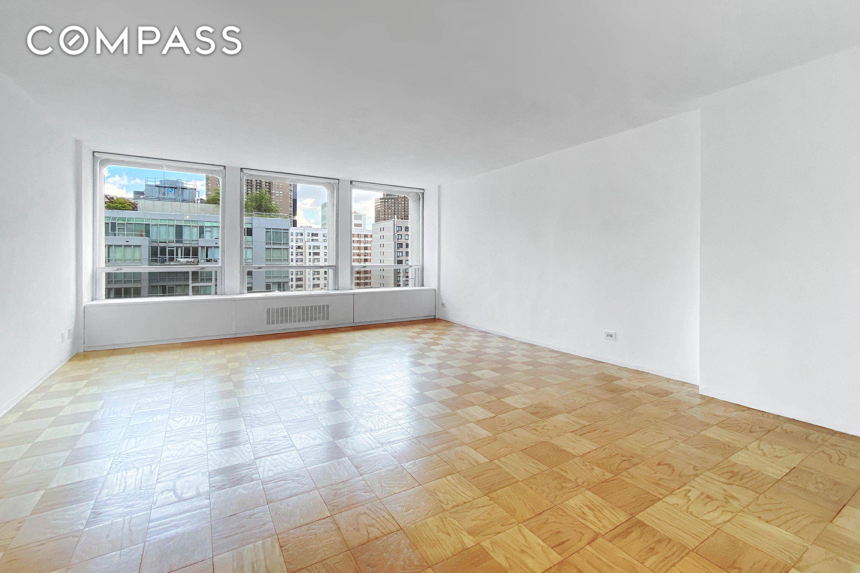 Expansive 550 Sq Ft Studio in Iconic I.