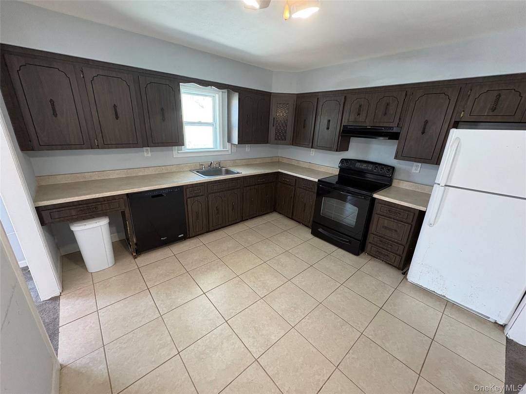 Upper level of hi ranch for rent.