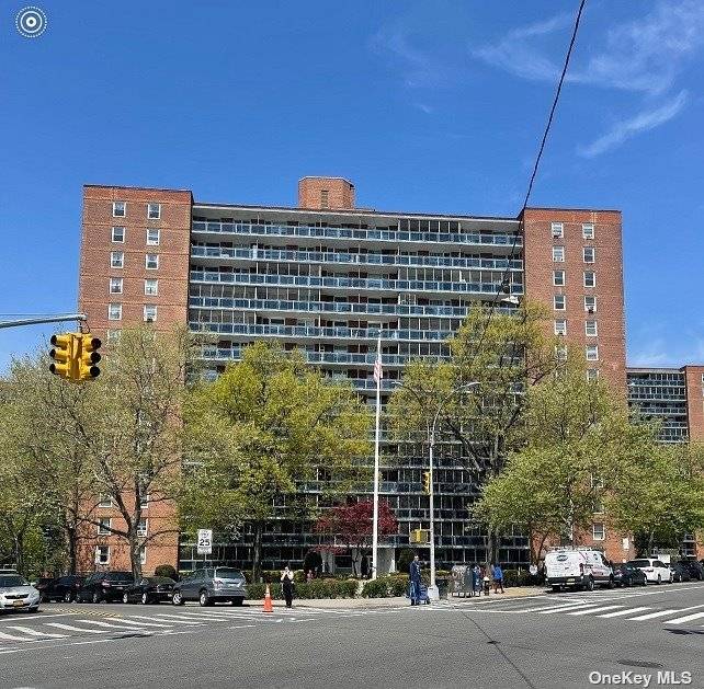 Public Remarks Now is your chance to make this apartment in desirable Rego Park your own.
