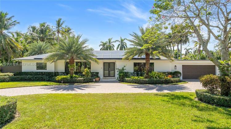 RARE RENTAL OPPORTUNITY IN DESIRABLE PLANTATION ACRES !