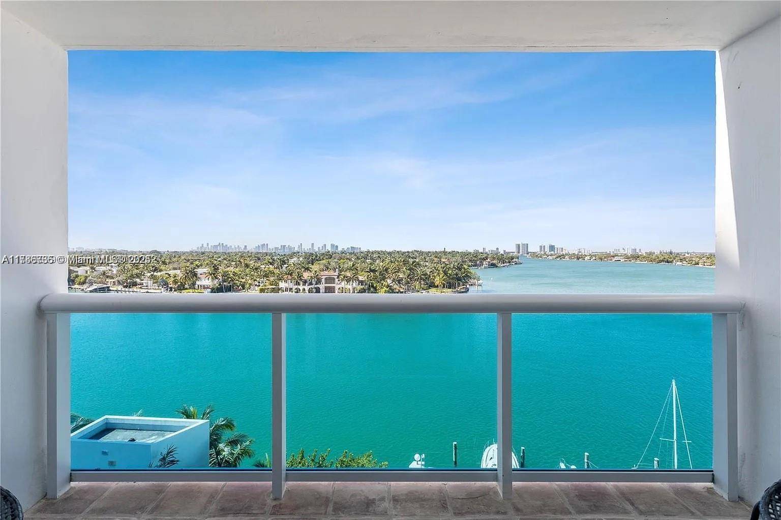 Gorgeous 2 bedroom 2 Bathroom unit with stunning water views of the intracoastal bay.