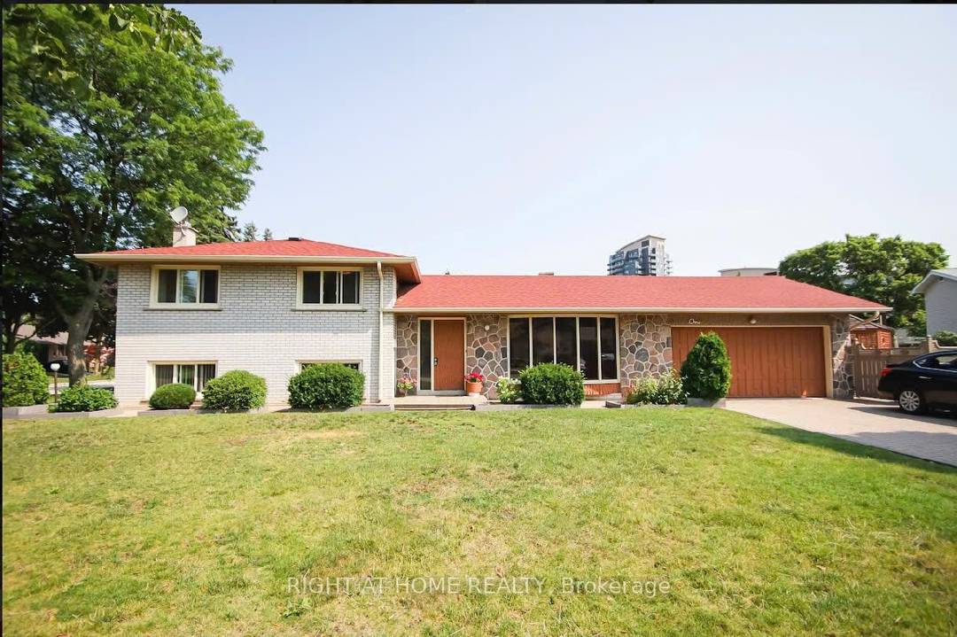 Come see this spotless, oversized 3 bedroom bungalow for lease !