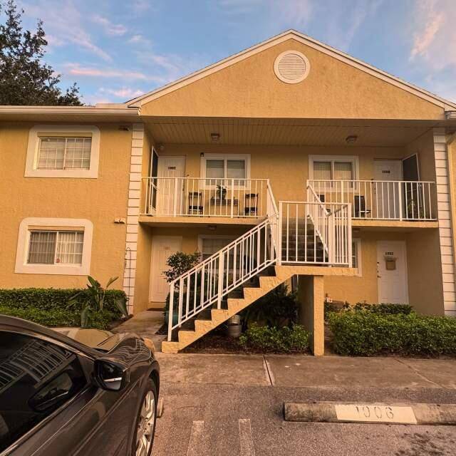 NICELY KEPT SECOND FLOOR UNIT WITH BRAND NEW FLOORS.