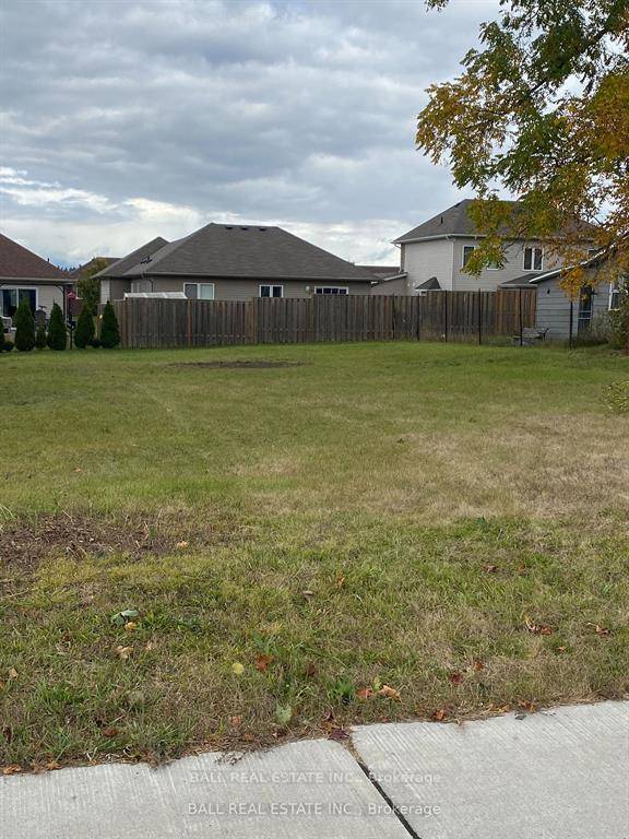 BUILDING LOT IN AREA OF NEW HOUSING.