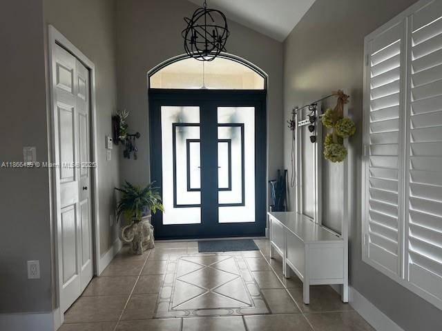 Ready to move in. 4 bedroom, 3 bathrooms, fully tiled throughout.