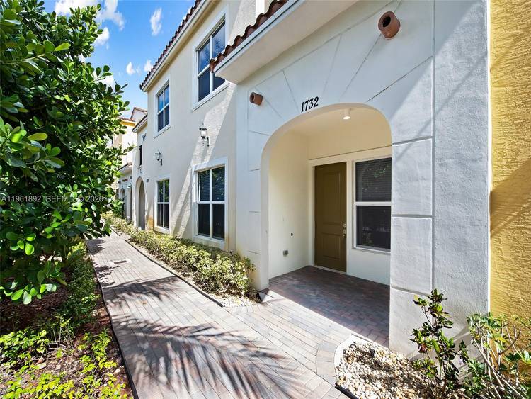 Welcome to this bright and inviting 3 bedroom, 2.