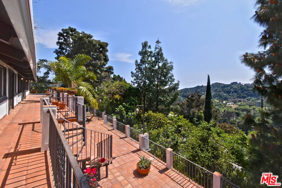 2901  Benedict Canyon Drive 5BR Beverly Hills Post Office | B.H.P.O. La