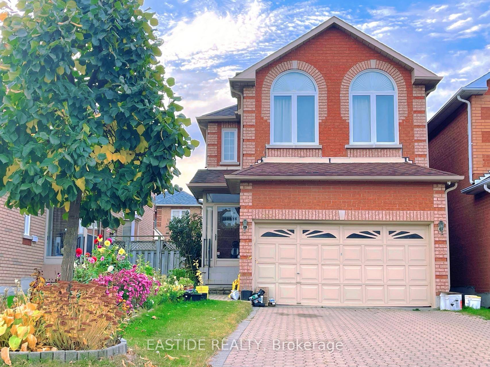 Immaculate Bright Quality Spacious Remington Built Brick Detached Home In High Demand Location.