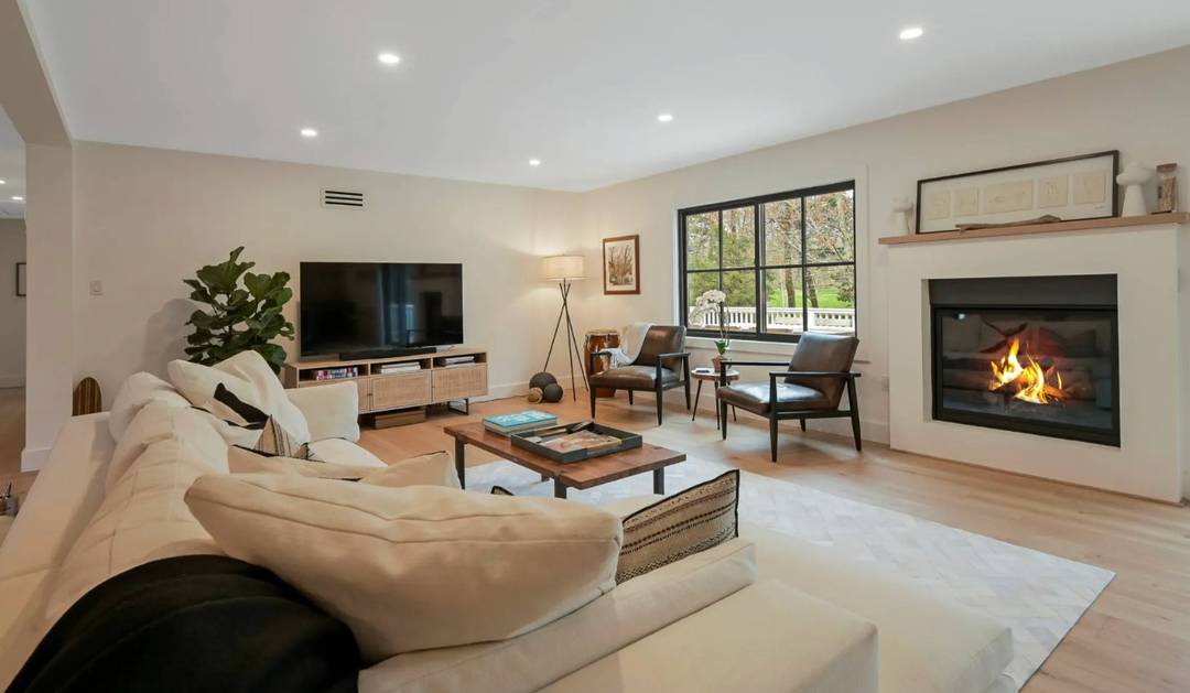Captivating Sag Harbor Summer Retreat Bordering Noyac Golf Club